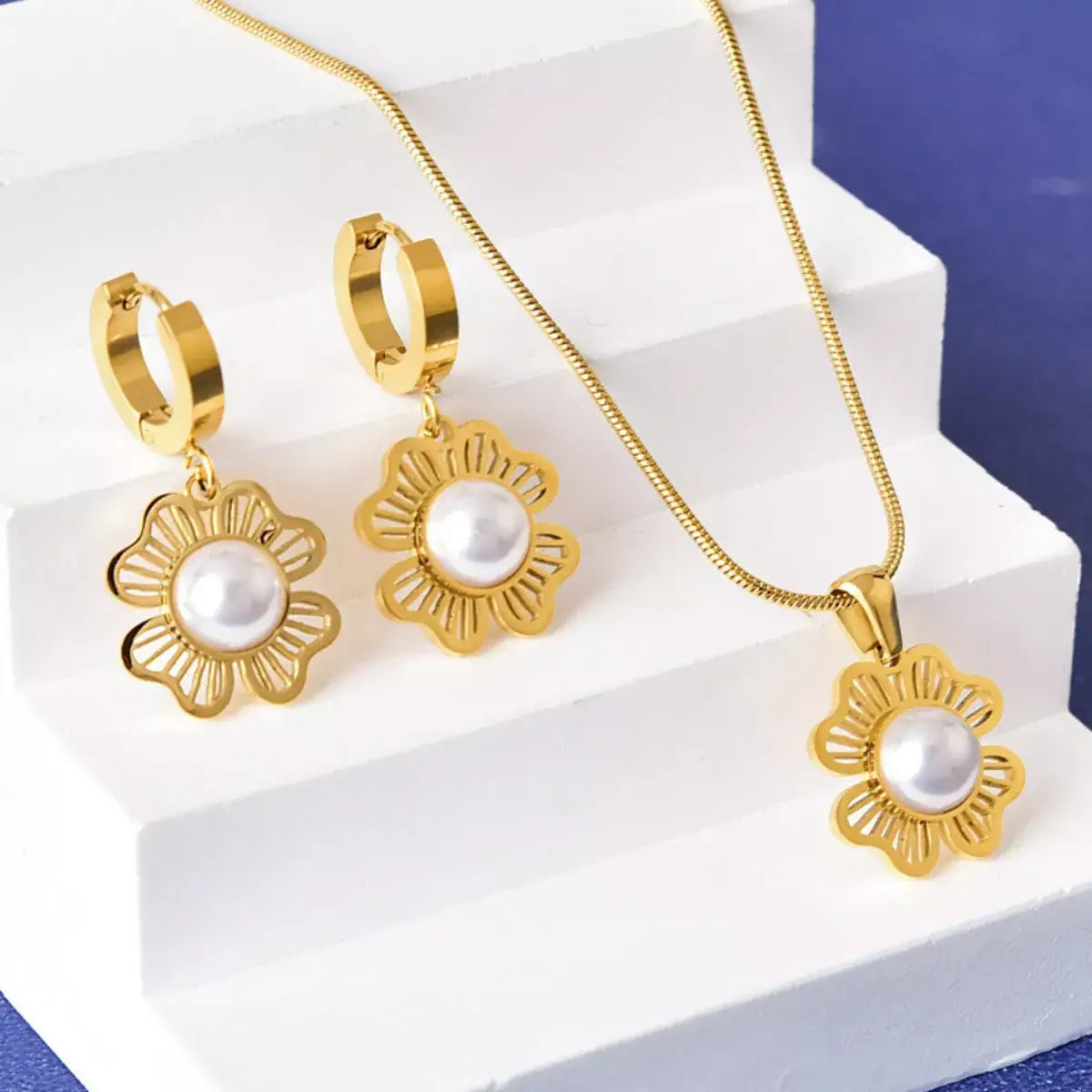 Evie's Dreamland 18K gold-plated flower pearl jewelry set featuring a necklace and hoop earrings.
