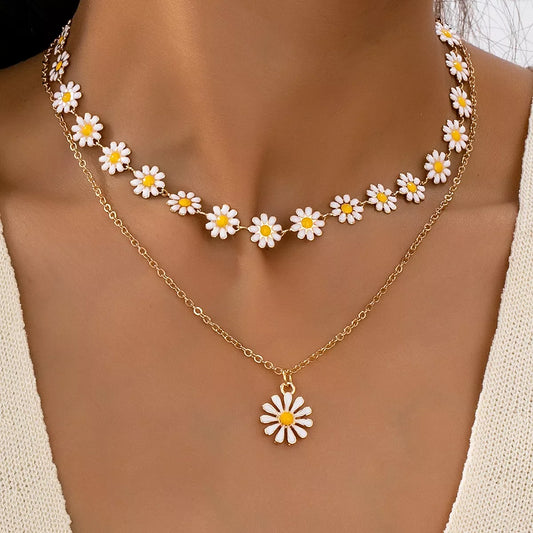 Layered daisy flower necklace with gold chain and white yellow petals, chic spring fashion accessory