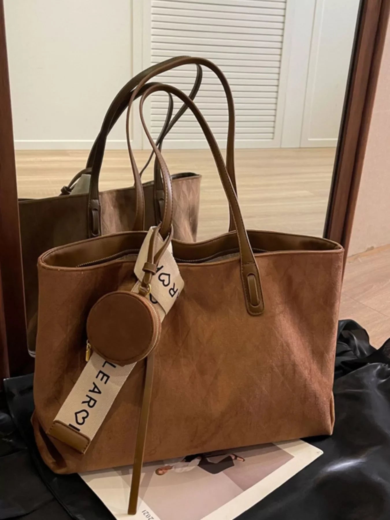 Large Capacity Velvet Tote Bag with Coin Purse – Luxe Everyday Carryall