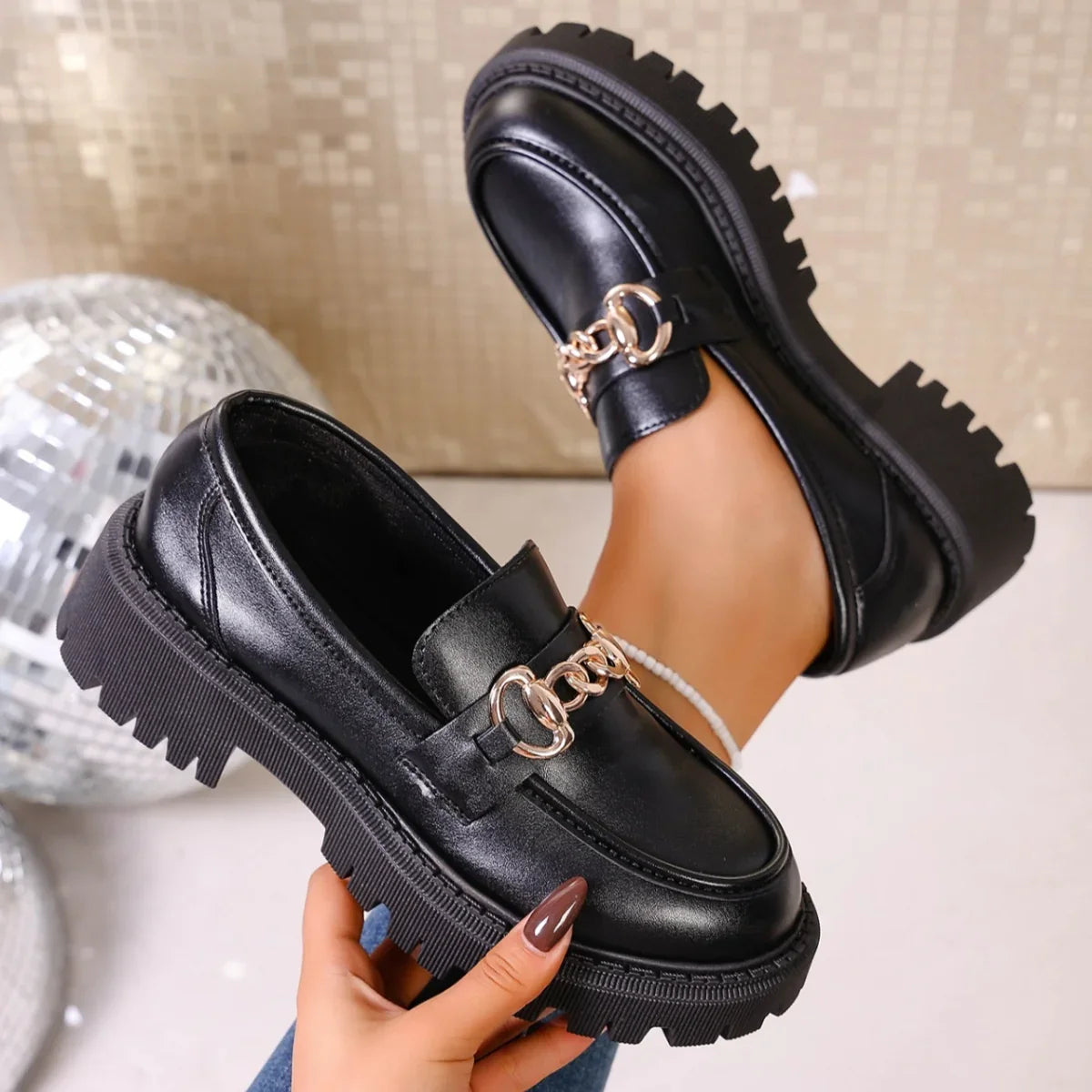 Non-slip rubber sole of women's black chain decor loafers