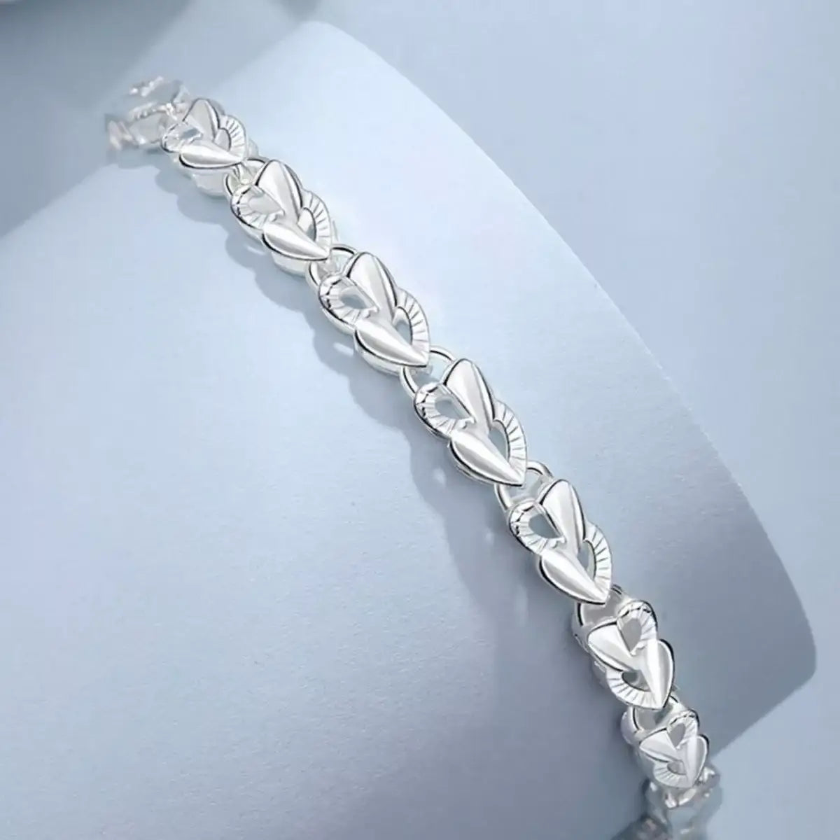 Trendsi 925 sterling silver heart link bracelet for women featuring polished heart-shaped links.