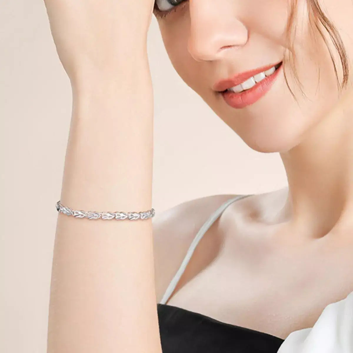 Woman wearing a Trendsi 925 sterling silver heart link bracelet on her wrist.