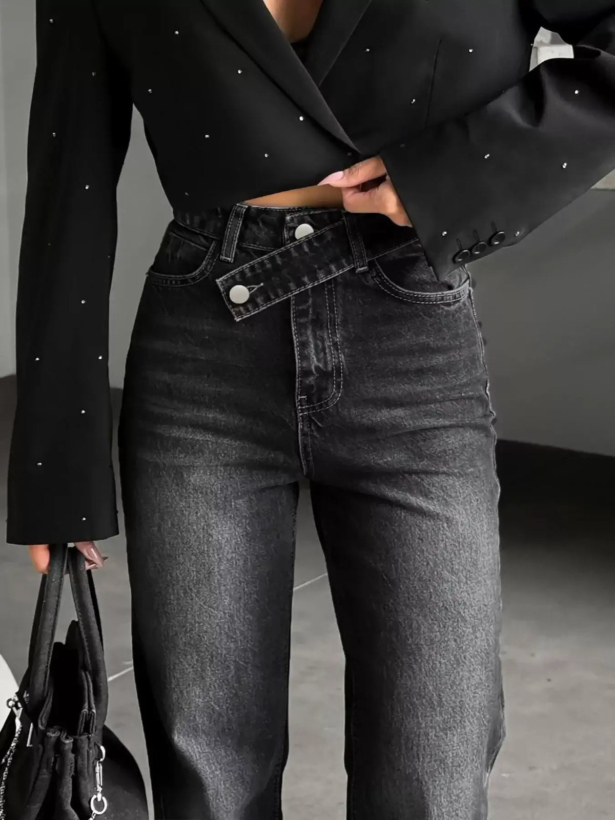 Women's high-waisted straight-leg jeans in structured denim